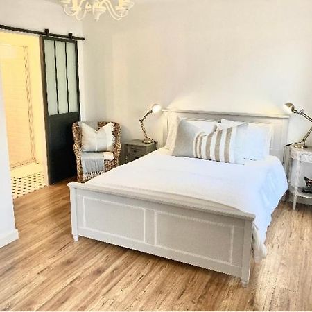 Stunning Bedroom Overlooking The Charente Bourg-Charente 外观 照片