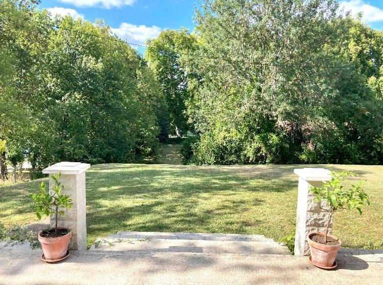 Stunning Bedroom Overlooking The Charente Bourg-Charente 外观 照片